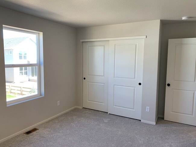 Building Photo - Exquisite 4 Bed 2.5 Bath Single Family Home with 3-car garage