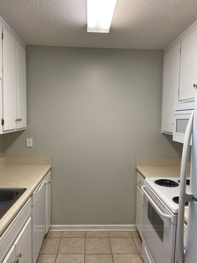 Building Photo - Dunwoody Subdivision