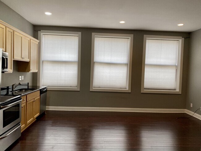 Building Photo - 945 4th Ave