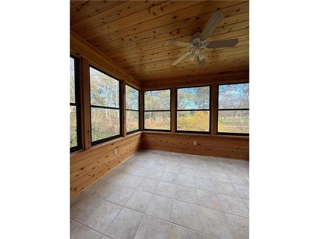 Building Photo - 3601 125th Ave NE