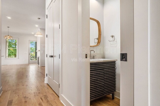 Building Photo - 1081 Hill St SE