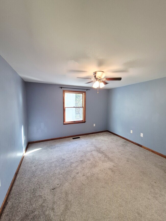 Building Photo - 976 Snow Mountain Rd