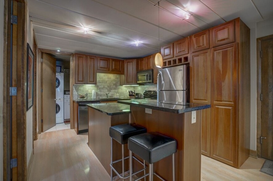 Building Photo - 2051 Allen Blvd