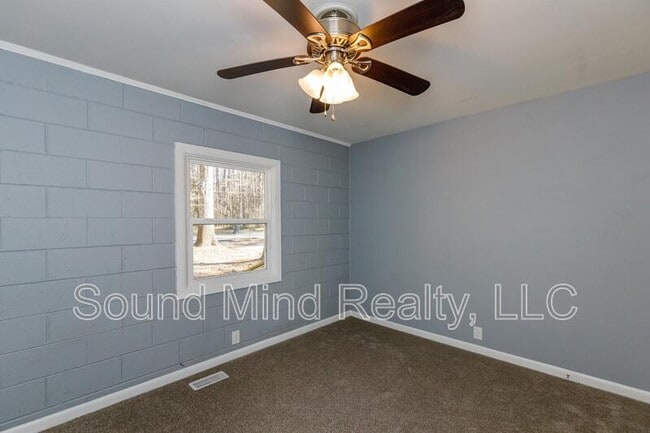 Building Photo - 717 Woodland Rd