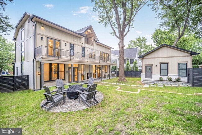 Building Photo - 4428 Albemarle St NW