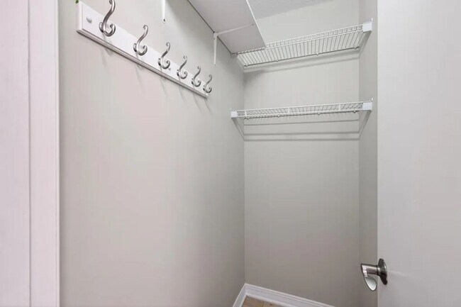 Building Photo - 2727 W 43rd St
