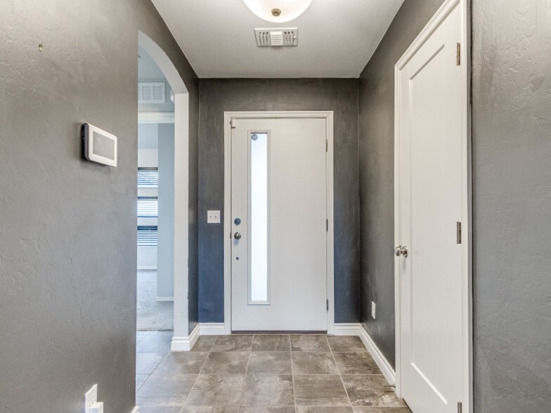 Building Photo - 705 Blue Fish Rd