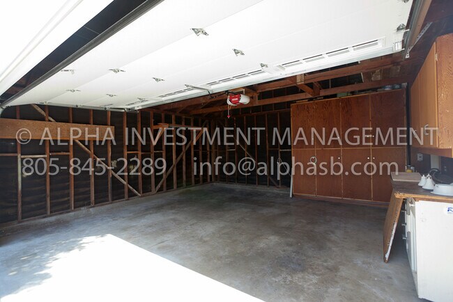 Building Photo - Renovated East Mesa Home 2 Doors From Shor...