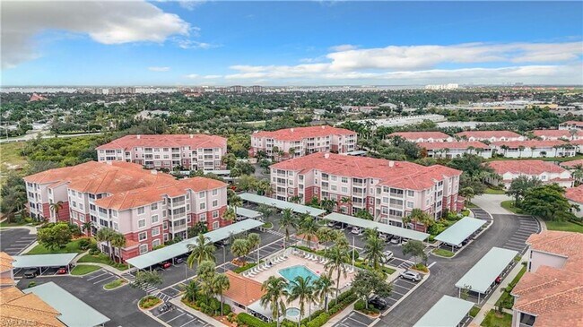 Building Photo - 3 bedroom 2 bathroom Condo in Majestic Pointe