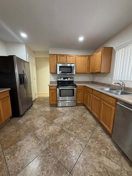 Building Photo - 11402 W Hutton Dr