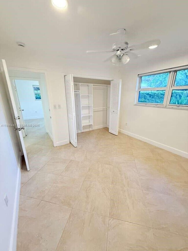 Building Photo - 325 NE 131st St