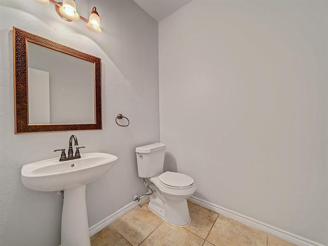 Building Photo - 905 Hems Ln