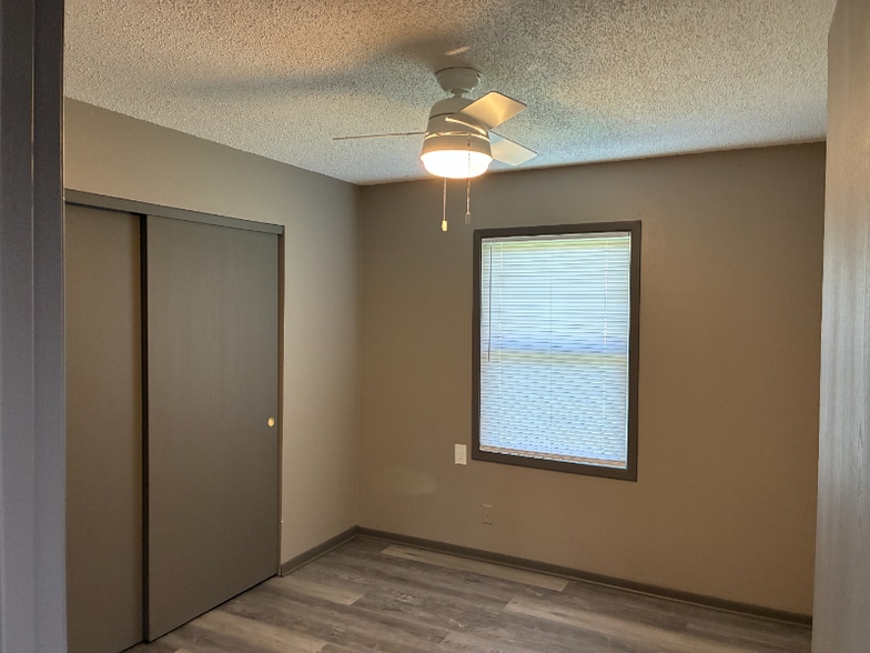 Building Photo - 501 S Cedar St