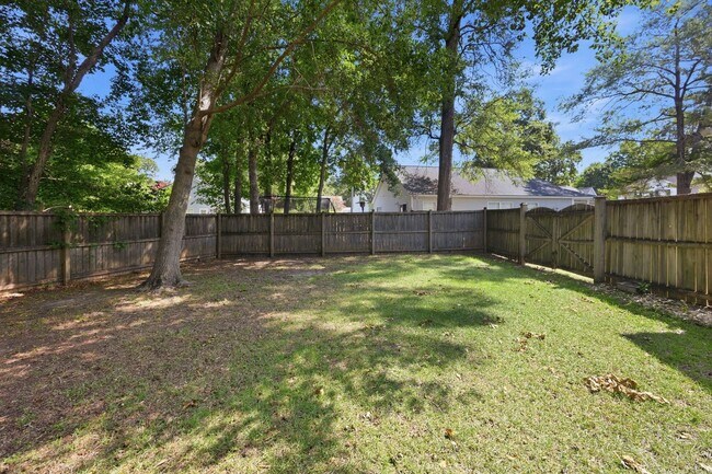 Building Photo - Comfortable 3BR Ranch with 2-Car Garage in Northwoods Pointe