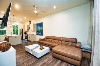 Building Photo - 305 Dilbeck Cir