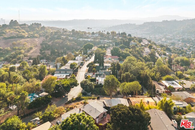 Building Photo - 1231 Montecito Dr