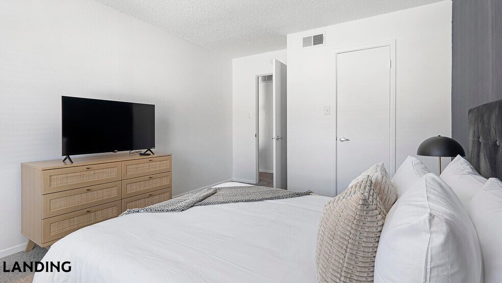 Building Photo - 1071 Clayton Ln