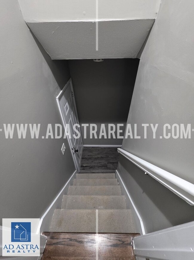 Building Photo - 208 Brookside Dr