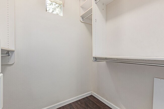 Building Photo - STUNNING UPDATED 1 BED / 1 BATH BILTMORE A...