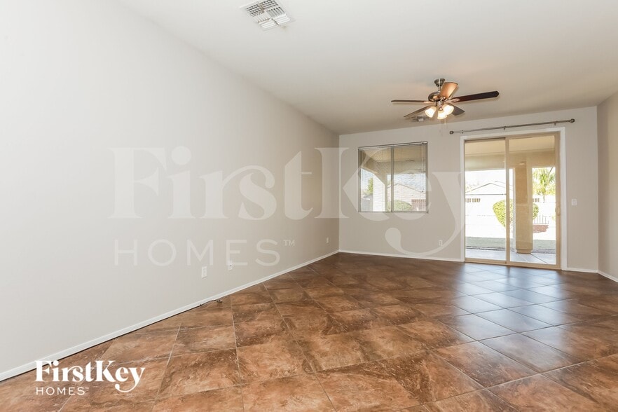 Building Photo - 4954 E Odessa Dr