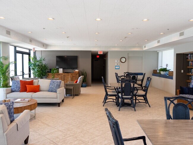 Building Photo - One of Longboat Key’s premier waterfront c...