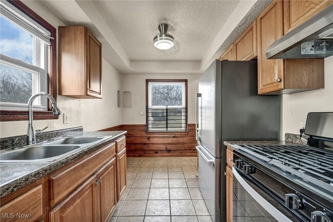 Building Photo - 10213 Dove Ave