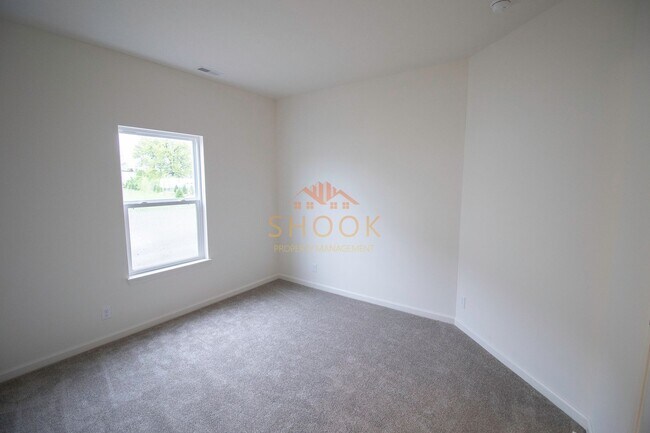 Building Photo - MODERN 3BR HOME IN BLACKTHORNE