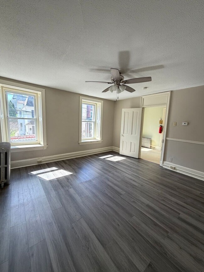 Building Photo - 49 N Main St