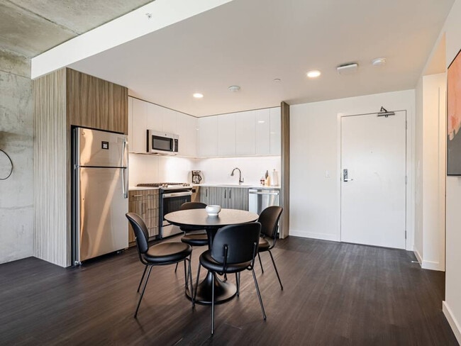 Building Photo - 1550 NW Naito Pkwy