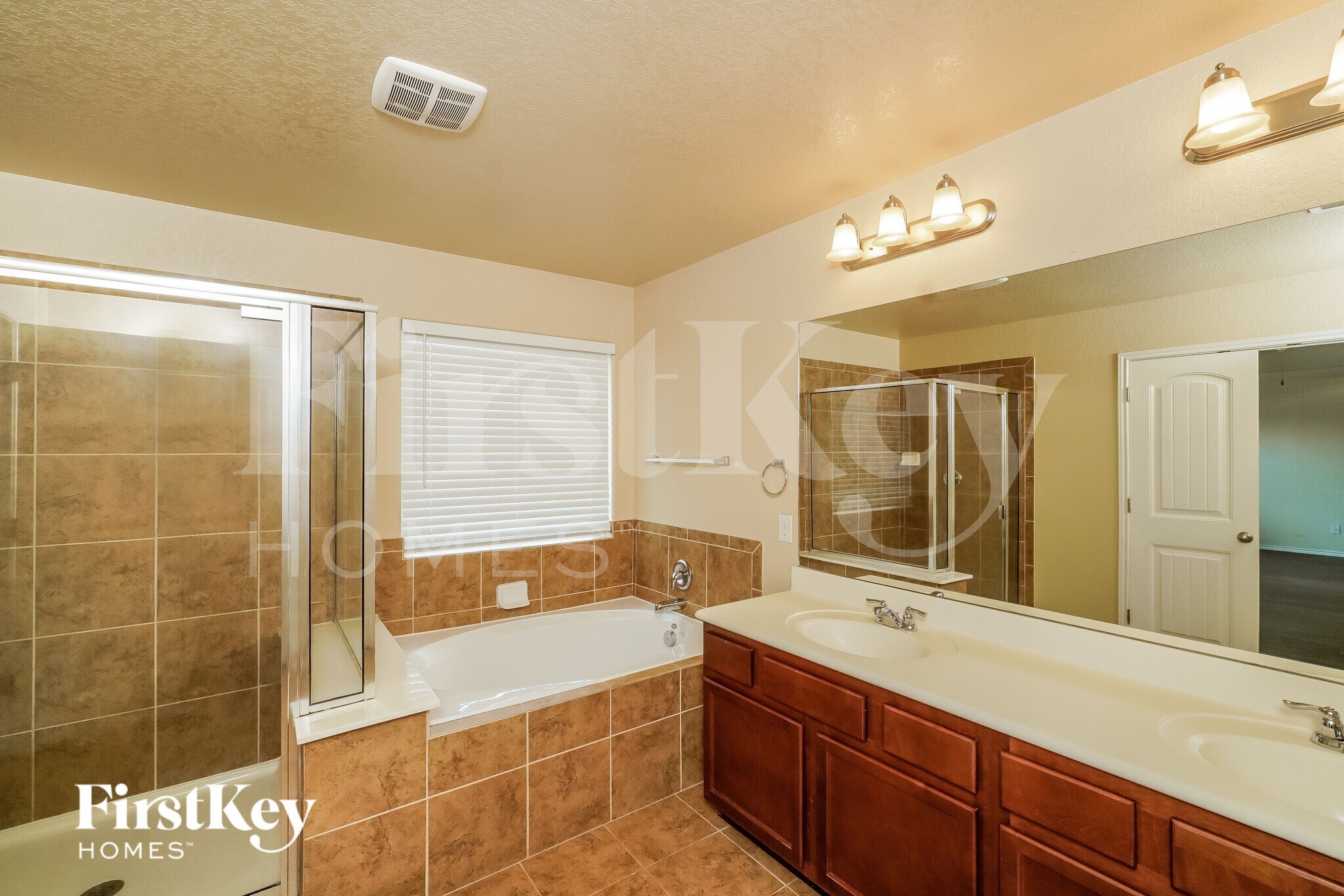 Building Photo - 2546 Just My Style