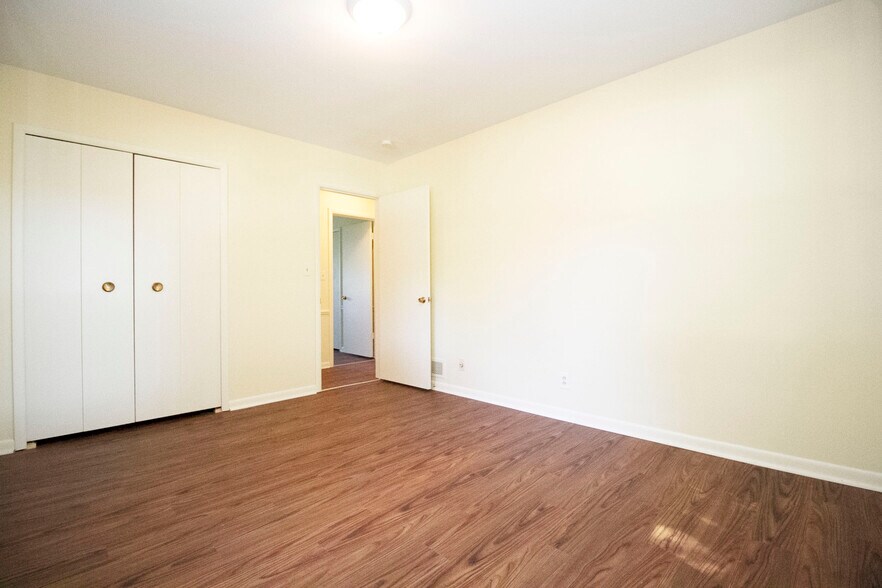 Building Photo - 2545 Amara Dr