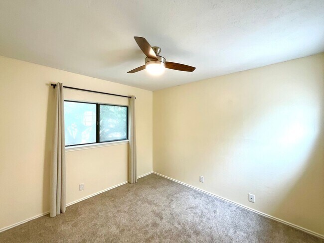 Building Photo - 2-Story 3 Bedroom / 2.5 Bath Home Near Lackland AFB!