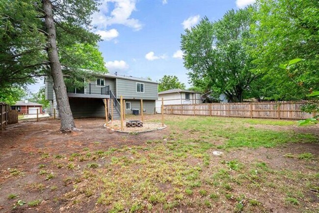 Building Photo - Spacious home near 55th st. S. and Broadway
