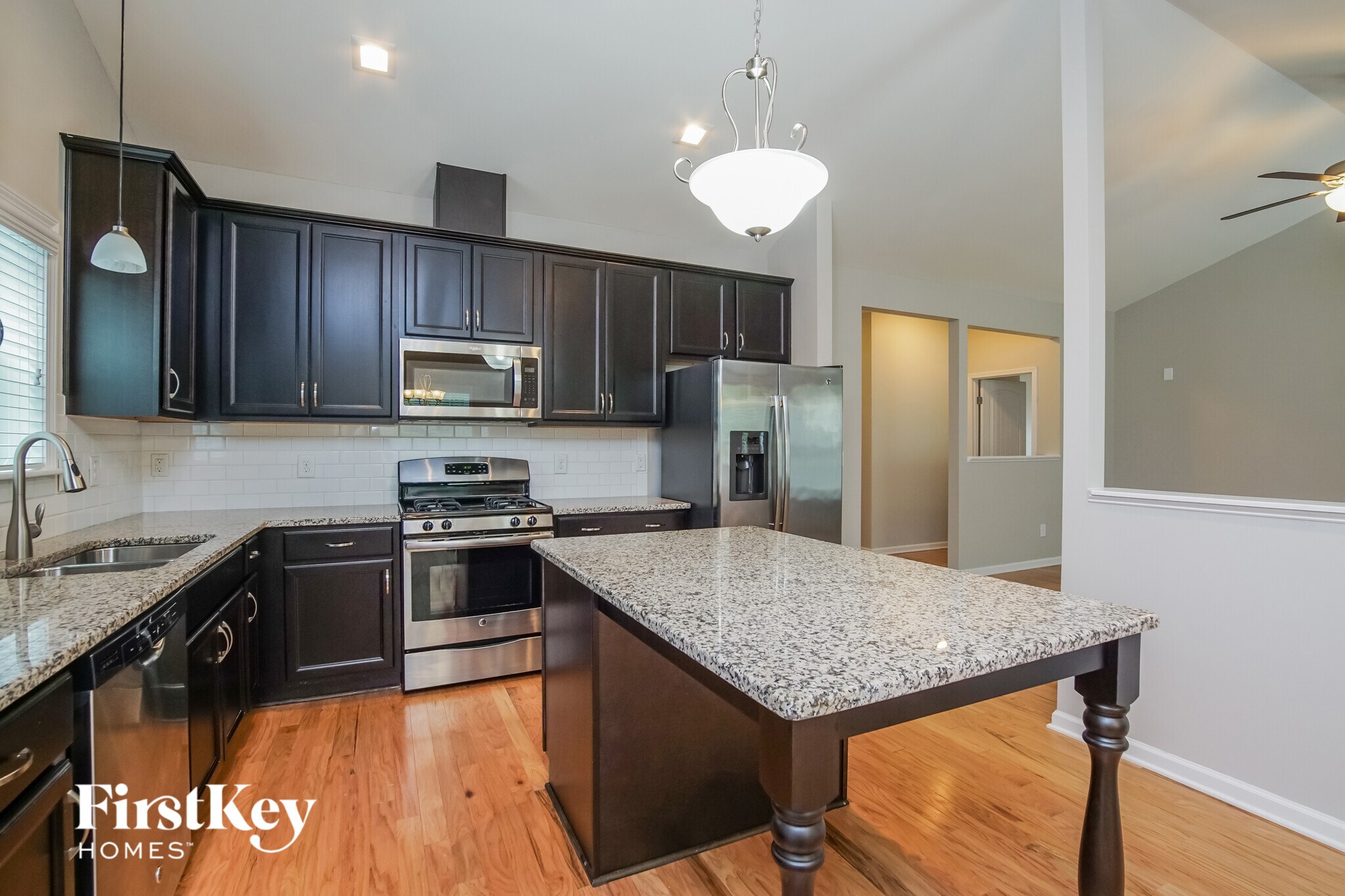 Building Photo - 214 Lakemont Dr