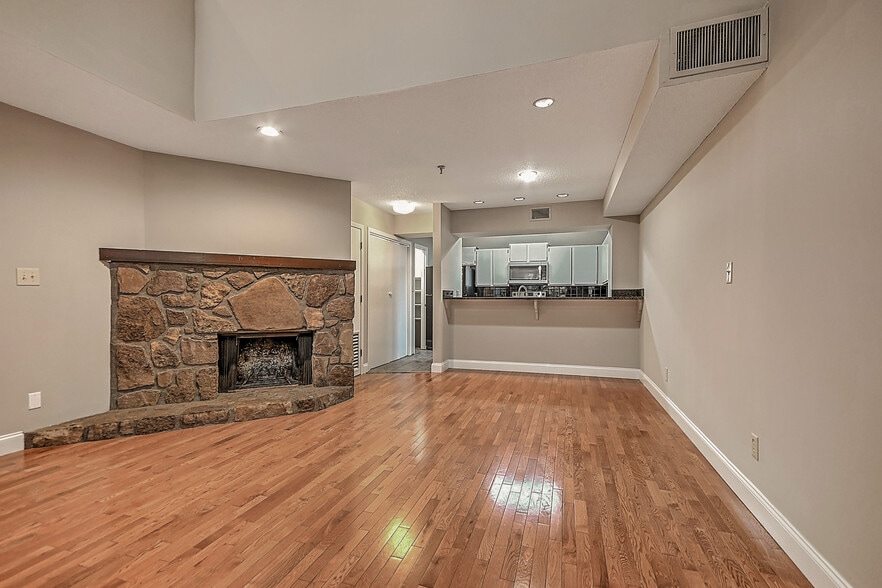 Building Photo - 109 Beechnut St