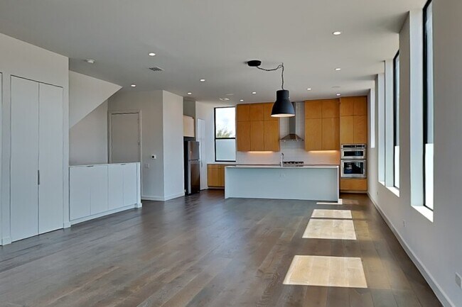 Building Photo - 103 Forest Star Dr