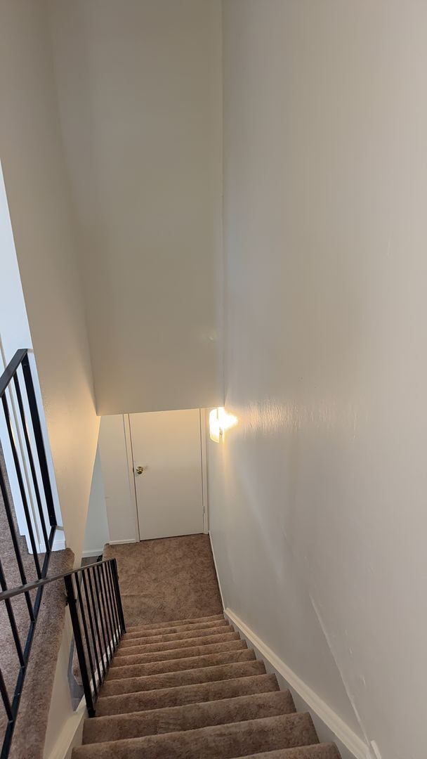 Building Photo - Great 2-Story Townhome