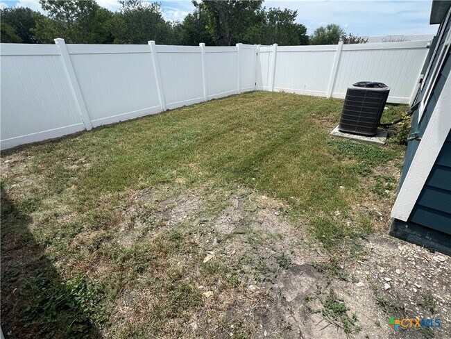 Building Photo - 1180 Fm 2623