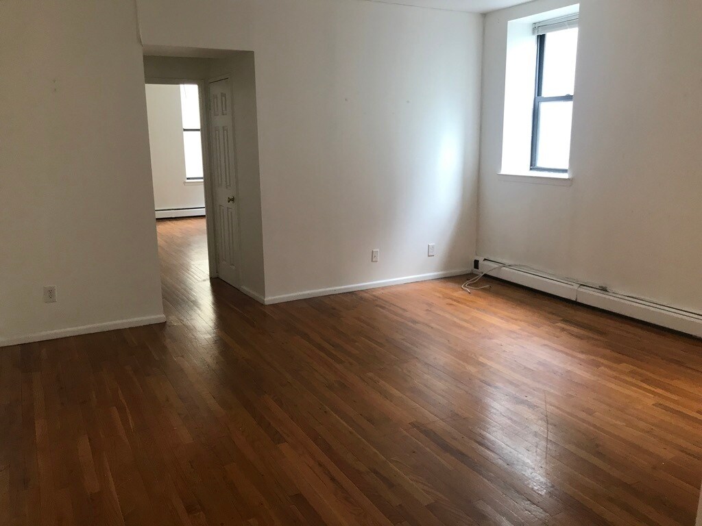 Building Photo - 137 W 110th St