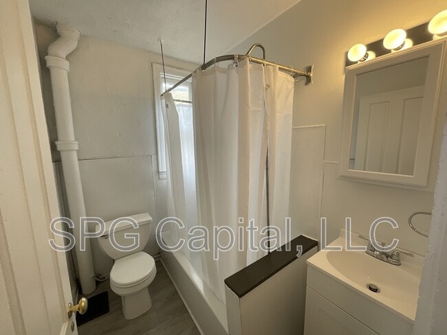 Building Photo - 489 Salem Ave