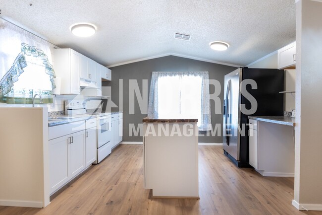 Building Photo - Lovely Manufactured Home North of Casa Grande