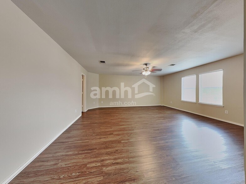 Building Photo - 20927 Banyan Crest Ln