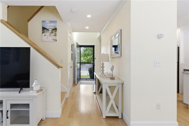 Building Photo - 61 Clinton St