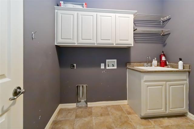Building Photo - 920 Falcon Dr