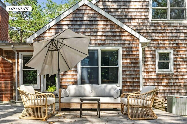 Building Photo - 563 Montauk Hwy