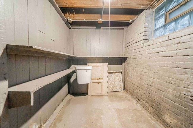 Building Photo - 2020 W 99th St