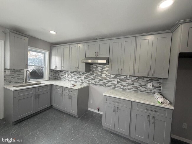 Building Photo - 6 Seward Ave