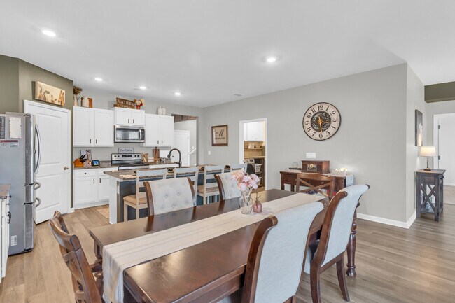 Building Photo - 1049 Burled Oak Rdg Lp SE