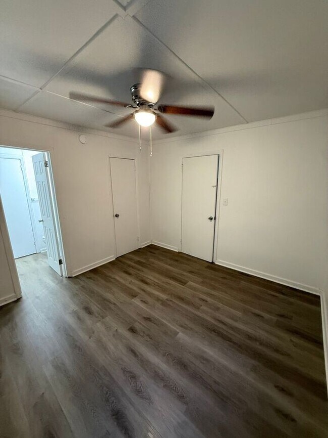 Building Photo - 605 Betty St