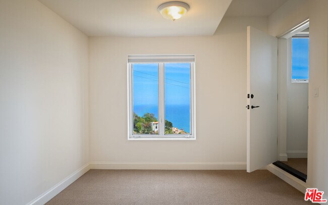 Building Photo - 3235 Rambla Pacifico St